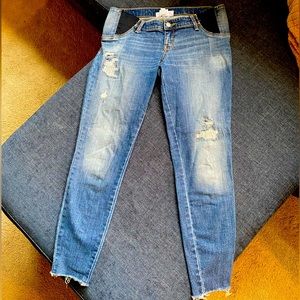 Cute AND Comfortable Maternity Jeans!!